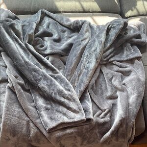 Brookstone Plush Gray Blanket